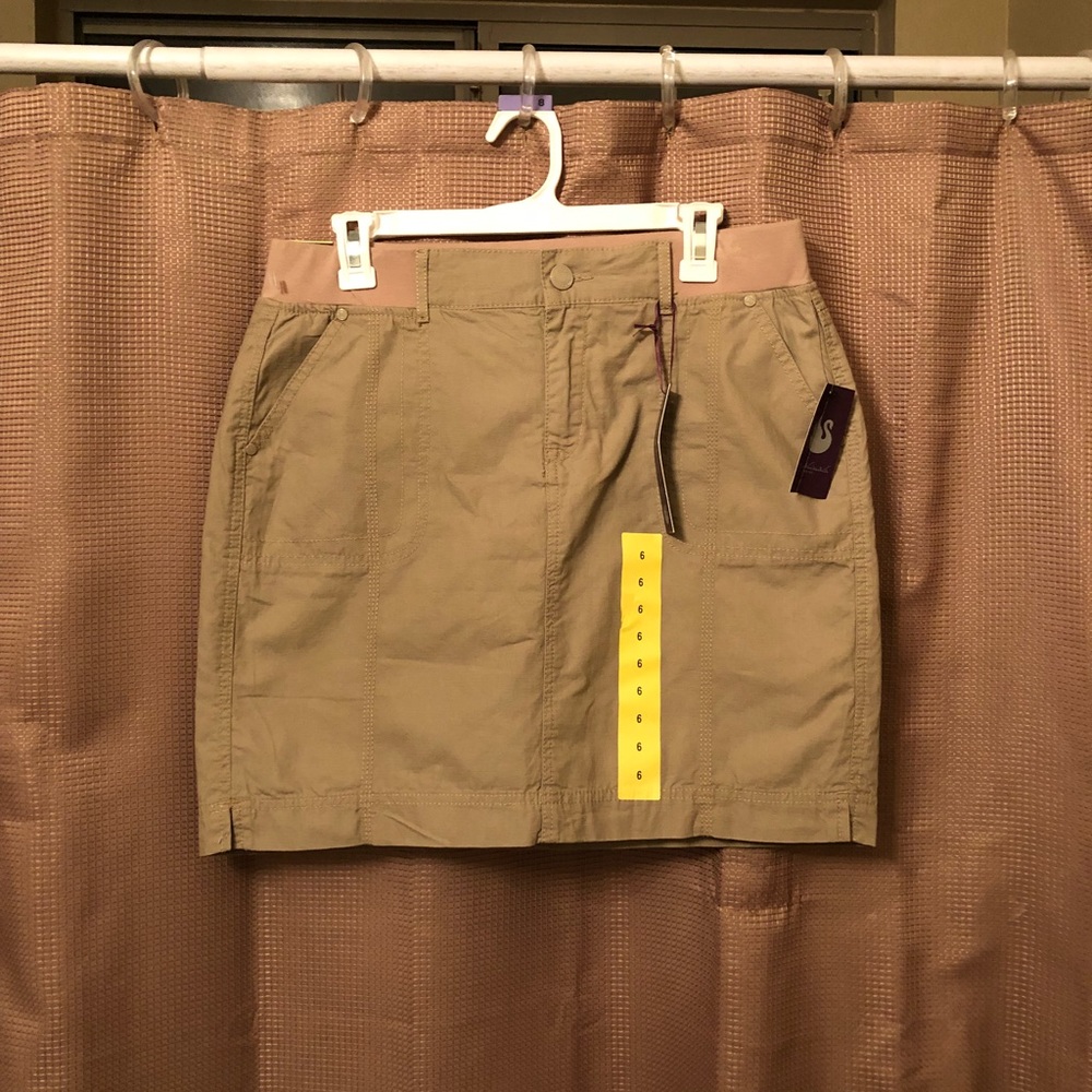 NWT Gloria Vanderbilt skort